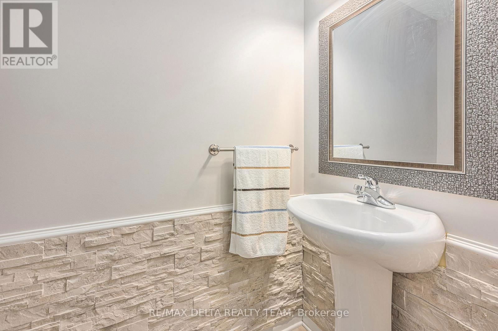 2581 RAYMOND STREET SOUTH Image 9