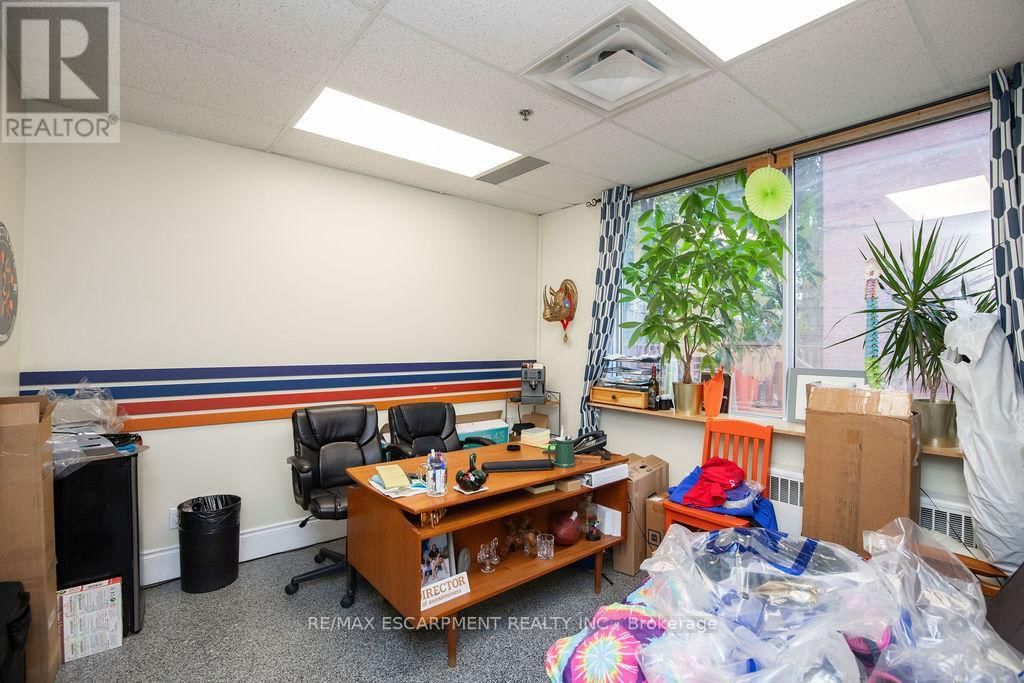42 NIAGARA STREET Image 17