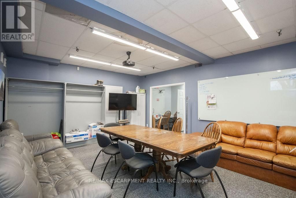 42 NIAGARA STREET Image 23
