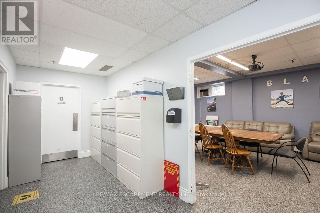 42 NIAGARA STREET Image 24