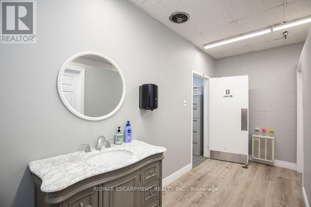42 NIAGARA STREET Image 28