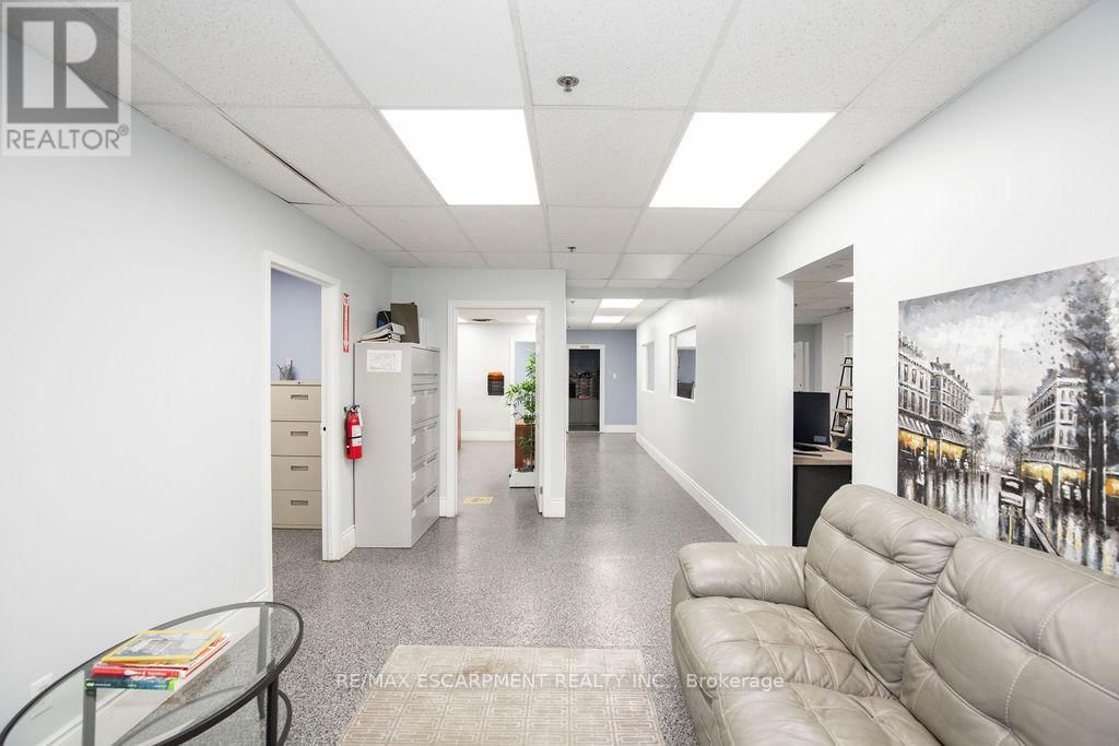 42 NIAGARA STREET Image 29