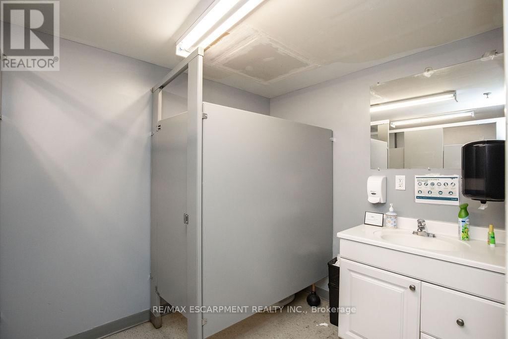42 NIAGARA STREET Image 32