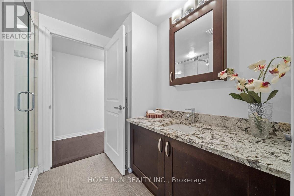 1301 - 242 RIDEAU STREET Image 10