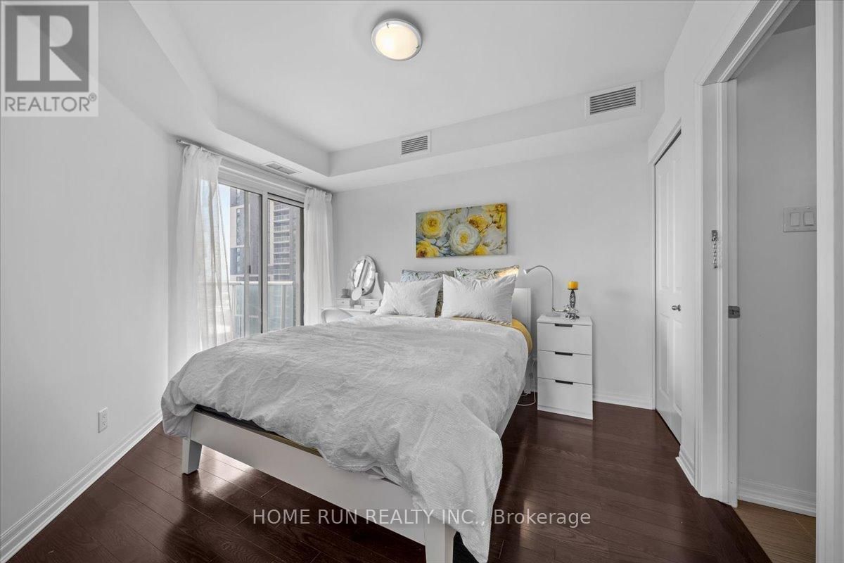 1301 - 242 RIDEAU STREET Image 11