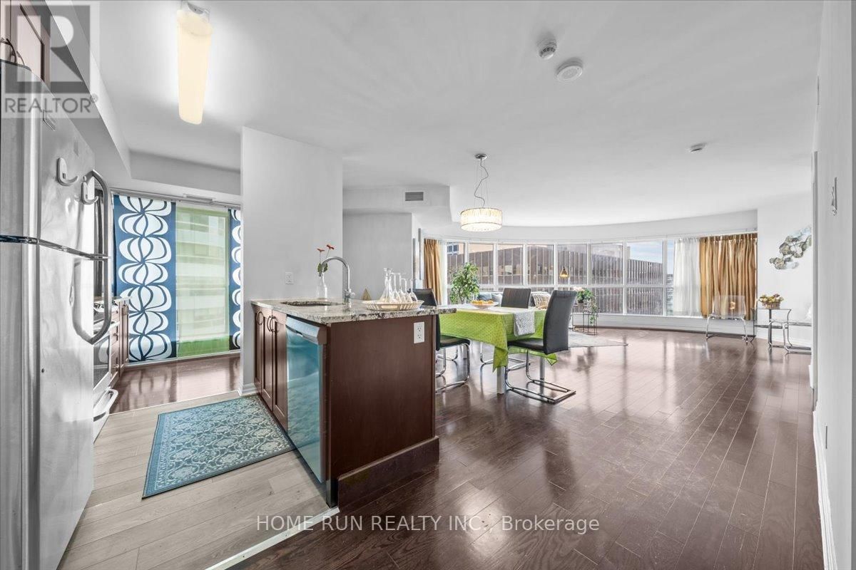 1301 - 242 RIDEAU STREET Image 3