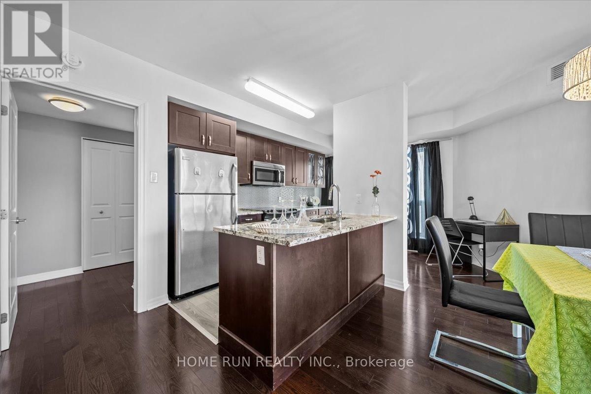 1301 - 242 RIDEAU STREET Image 7