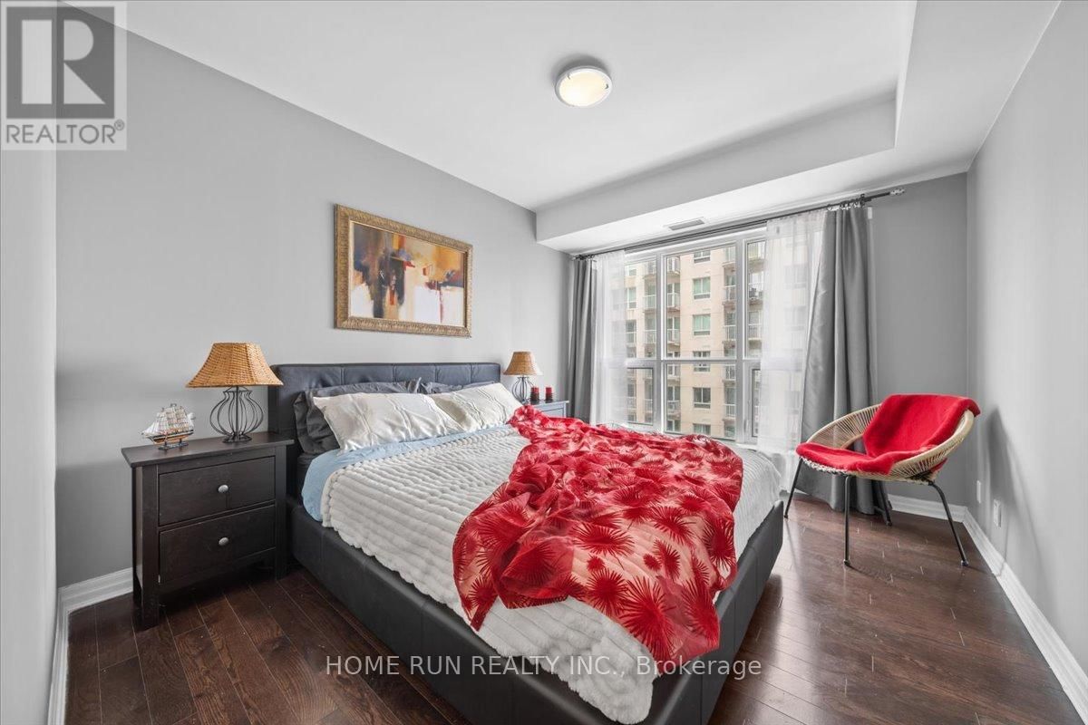 1301 - 242 RIDEAU STREET Image 9