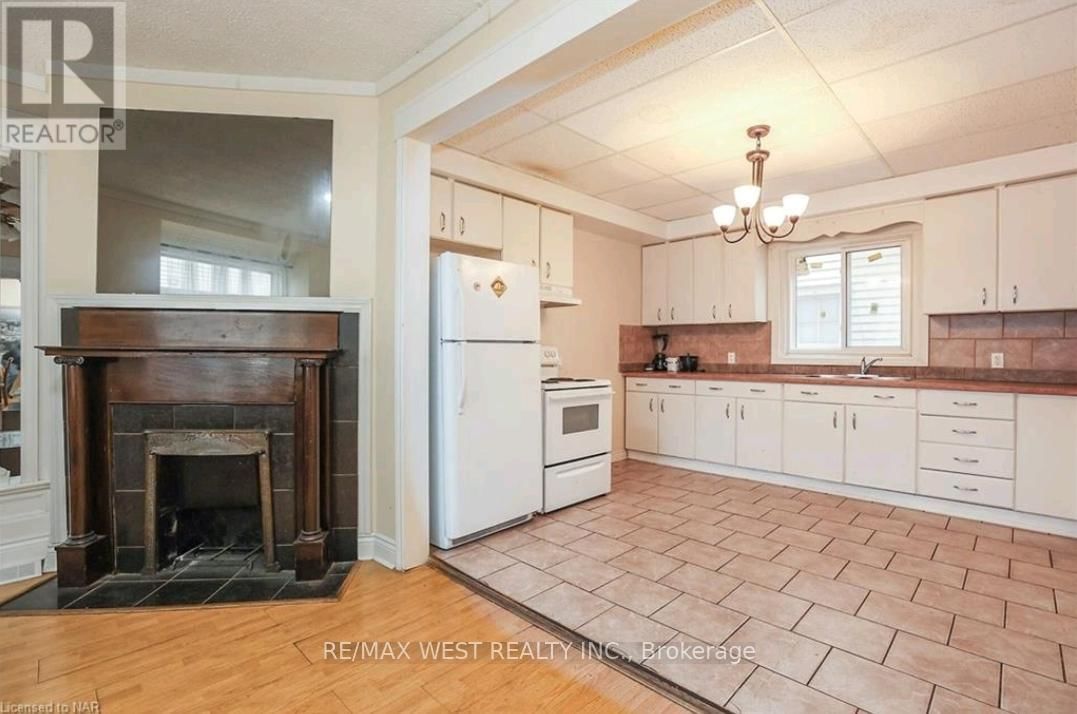 6175 BARKER STREET Image 13