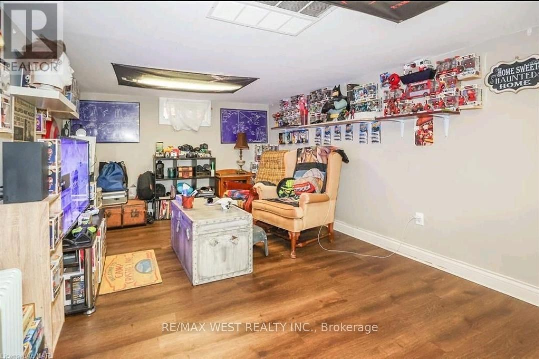 6175 BARKER STREET Image 19