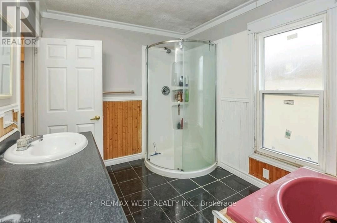 6175 BARKER STREET Image 22