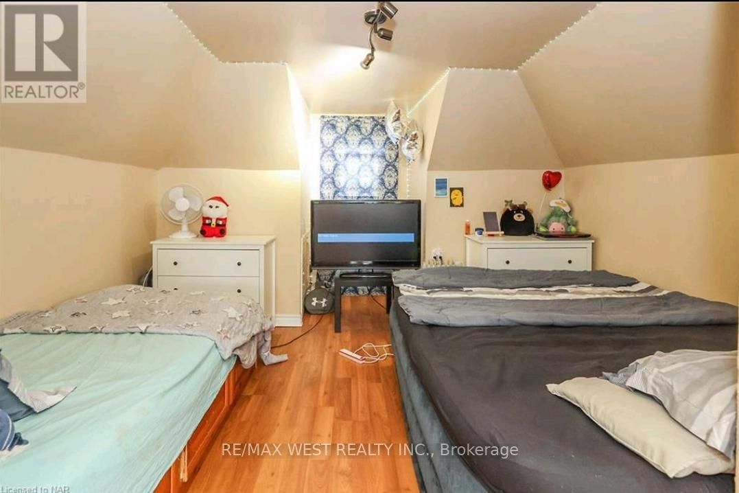 6175 BARKER STREET Image 23
