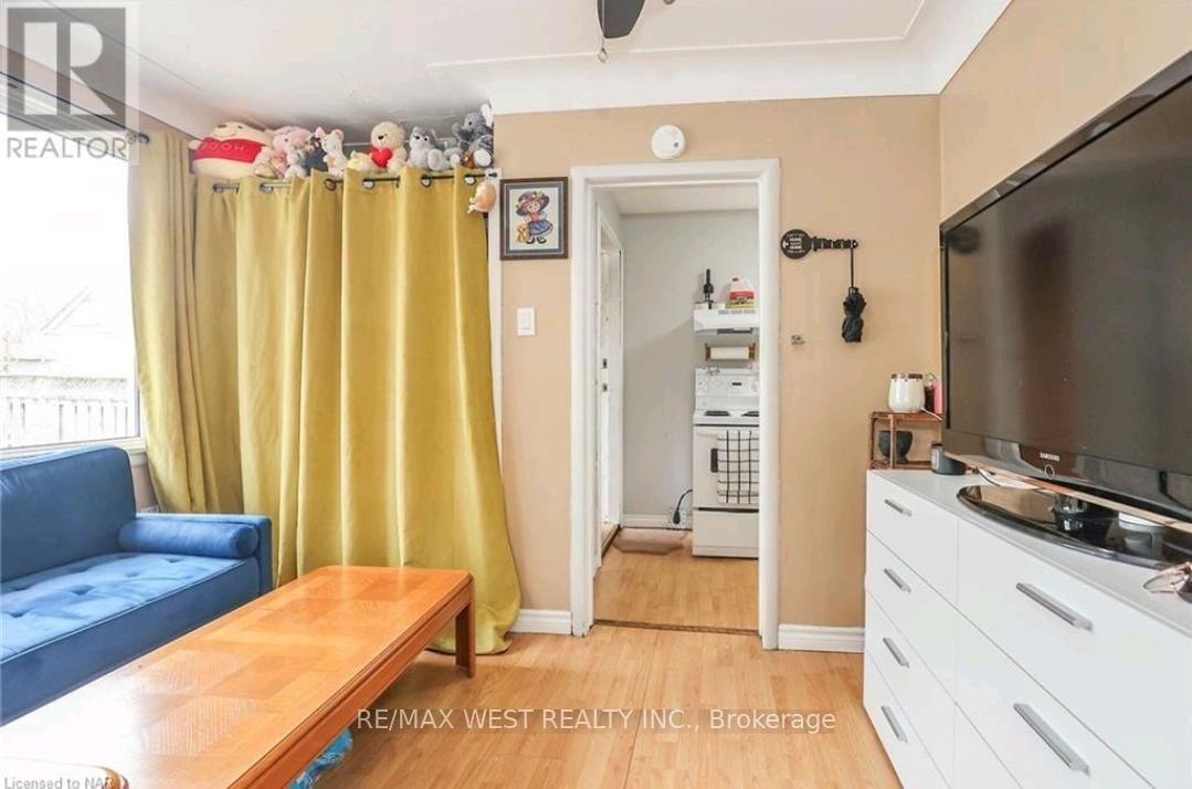 6175 BARKER STREET Image 24