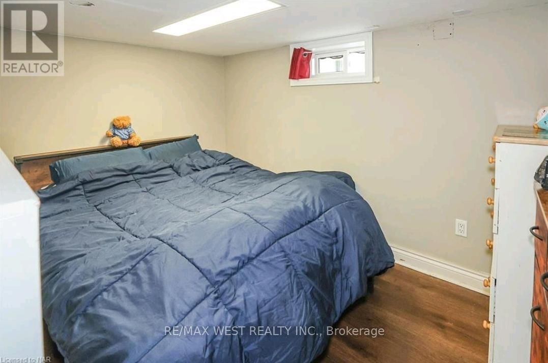 6175 BARKER STREET Image 32