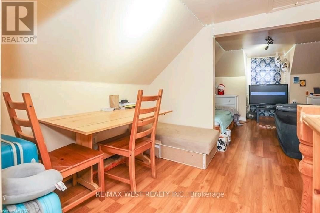 6175 BARKER STREET Image 9