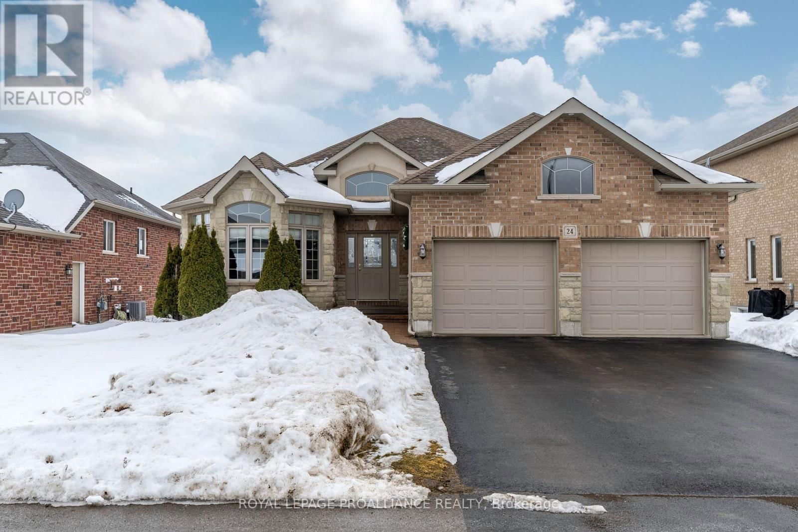 24 HAMPTON RIDGE DRIVE Image 1