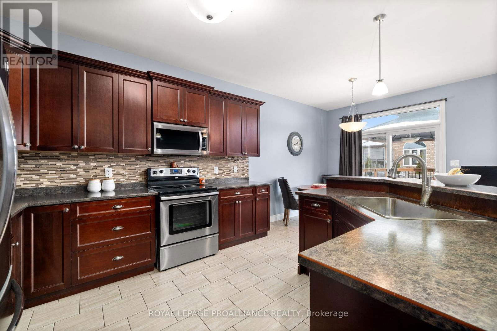 24 HAMPTON RIDGE DRIVE Image 12