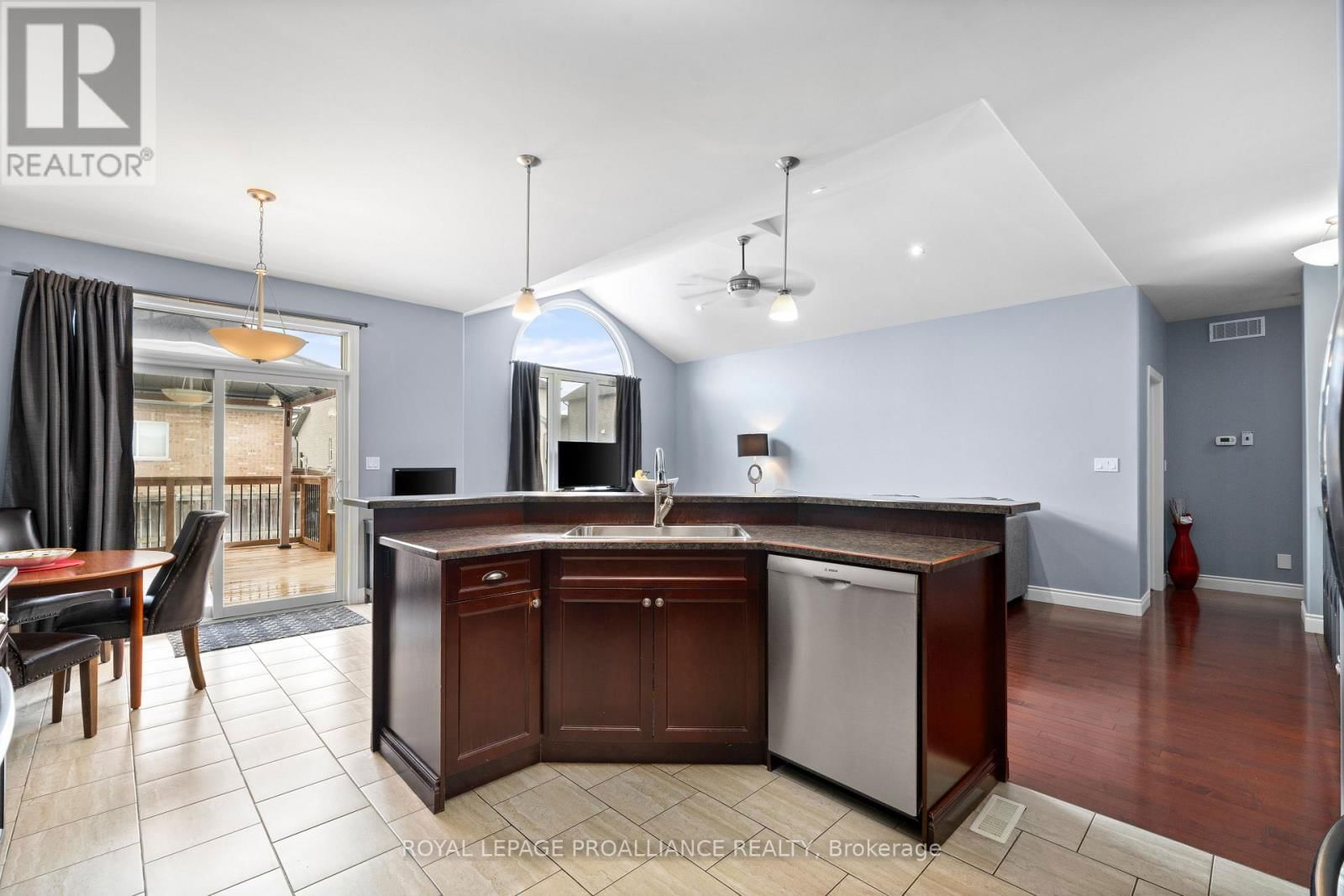 24 HAMPTON RIDGE DRIVE Image 14