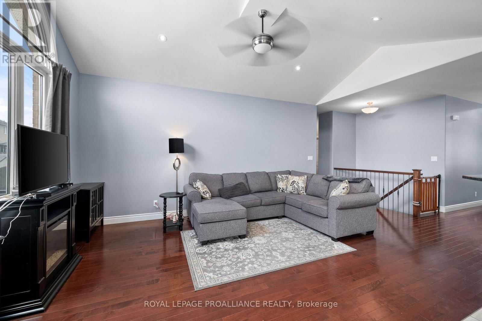 24 HAMPTON RIDGE DRIVE Image 16