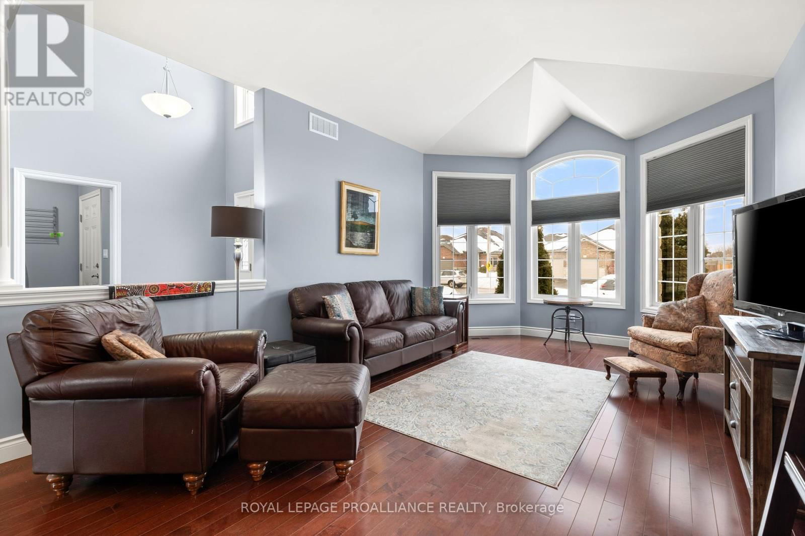24 HAMPTON RIDGE DRIVE Image 6