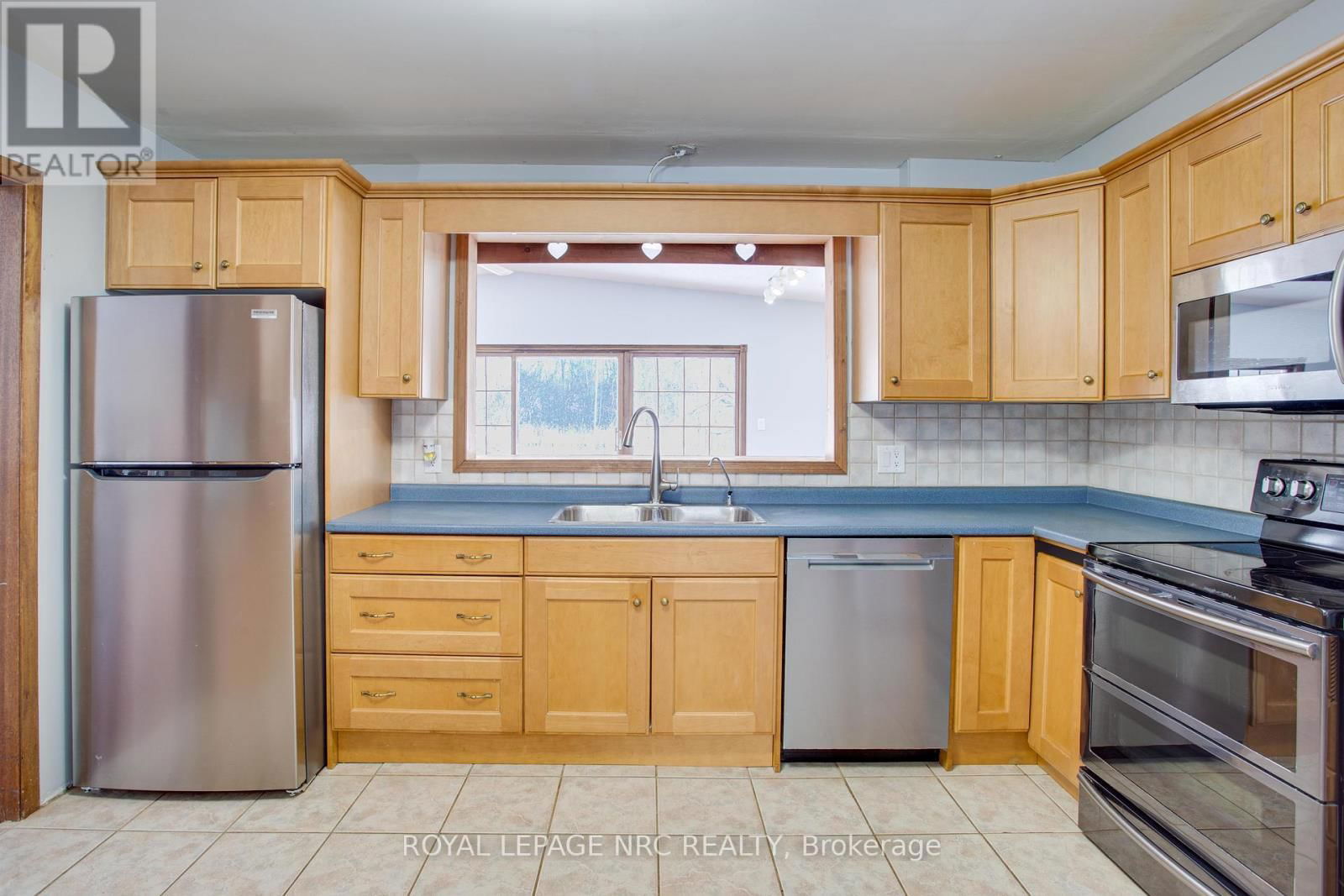 40 LINDBERGH DRIVE Image 9