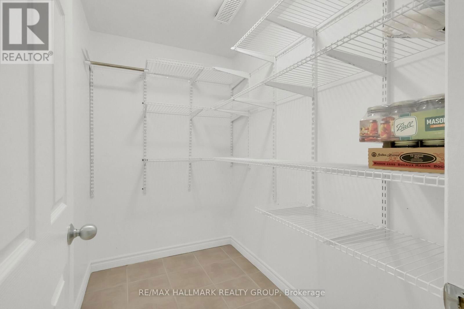 380 AMIENS STREET Image 33