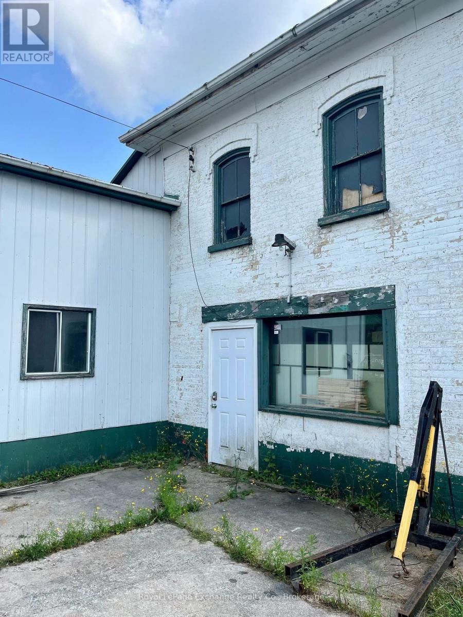 3054 ADELAIDE STREET Image 8