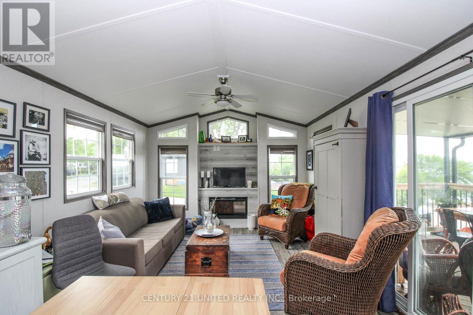920 SKYLINE ROAD Image 10