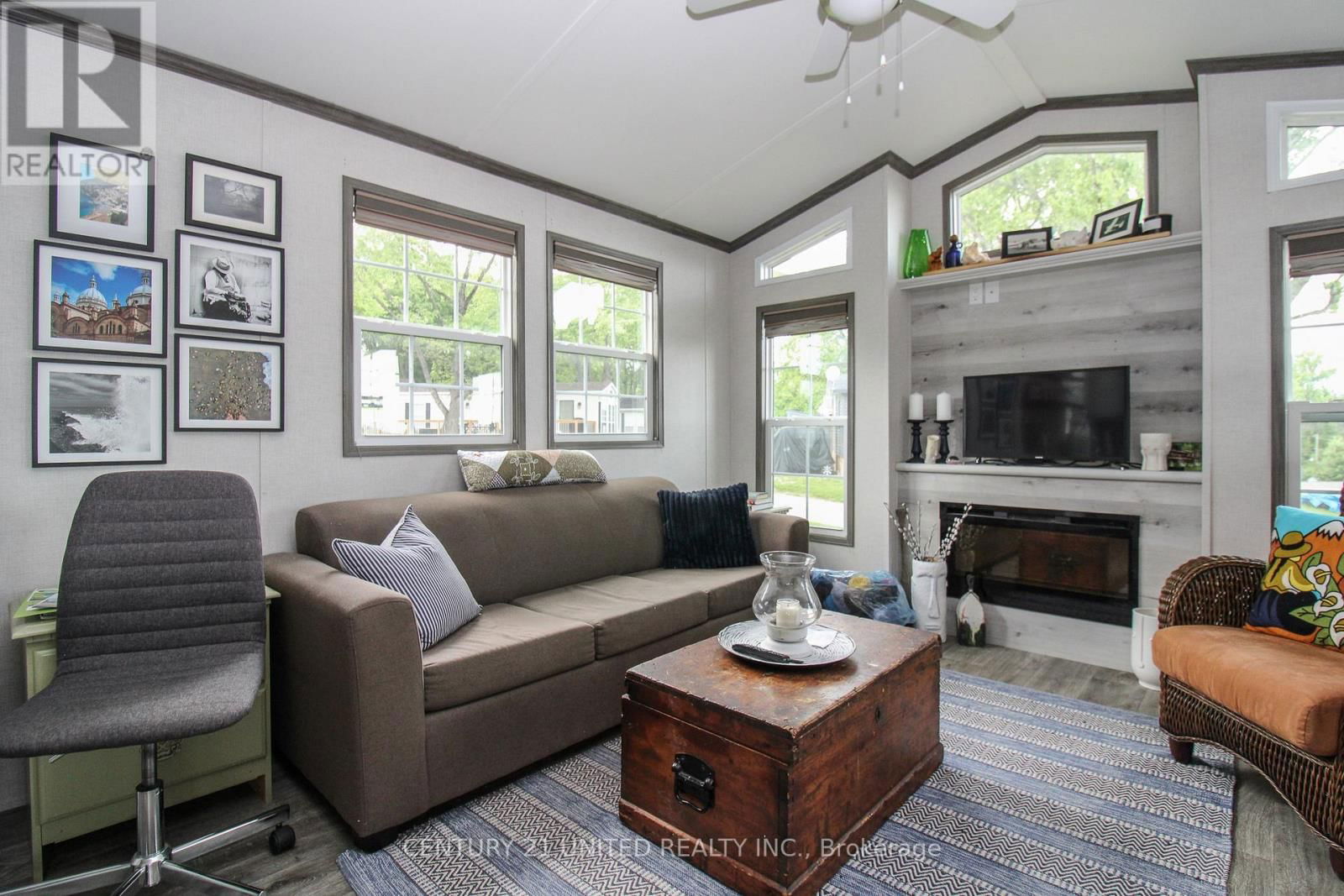 920 SKYLINE ROAD Image 12