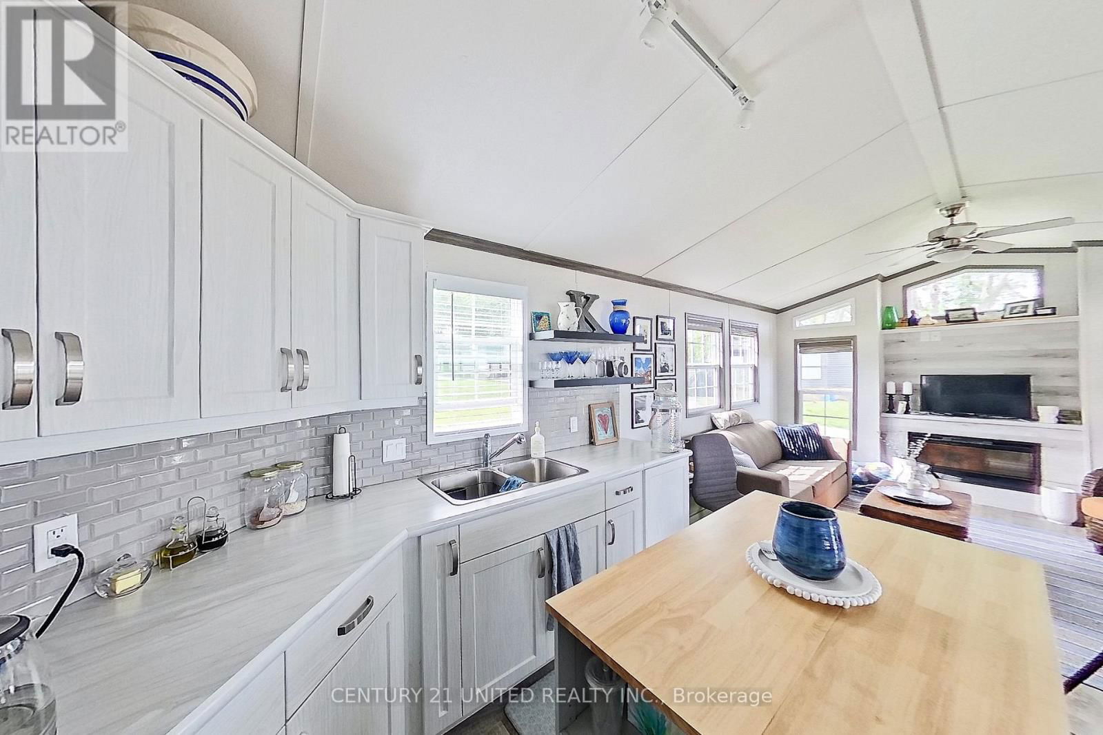 920 SKYLINE ROAD Image 16
