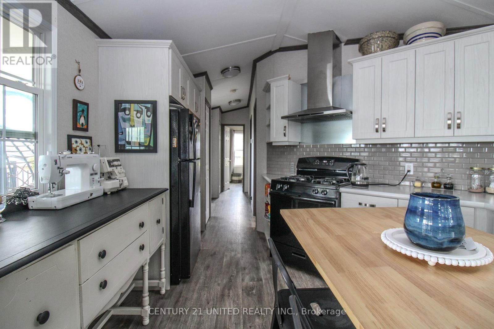 920 SKYLINE ROAD Image 17