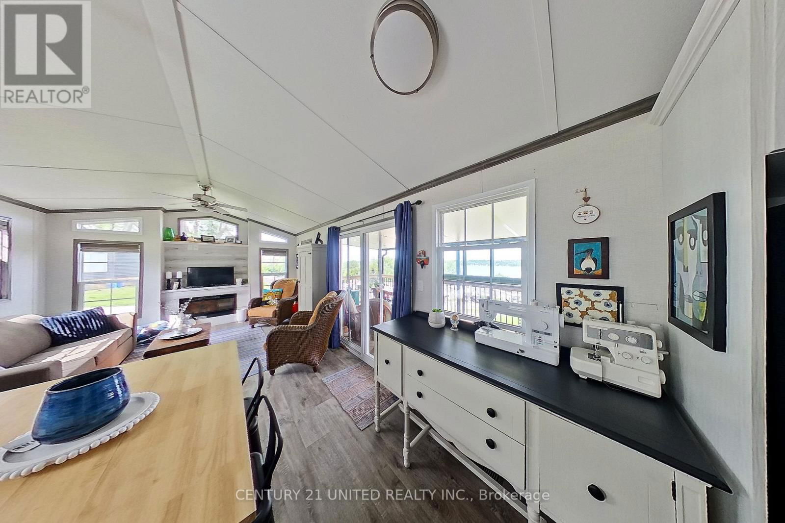 920 SKYLINE ROAD Image 18