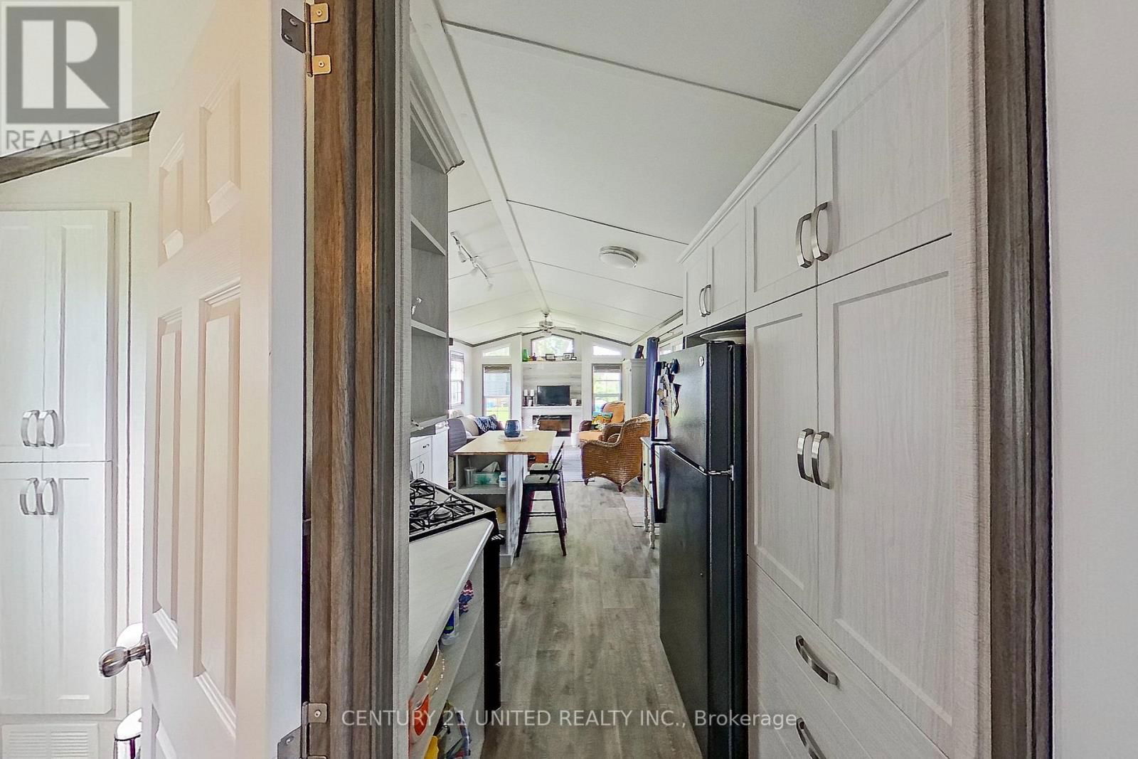920 SKYLINE ROAD Image 19