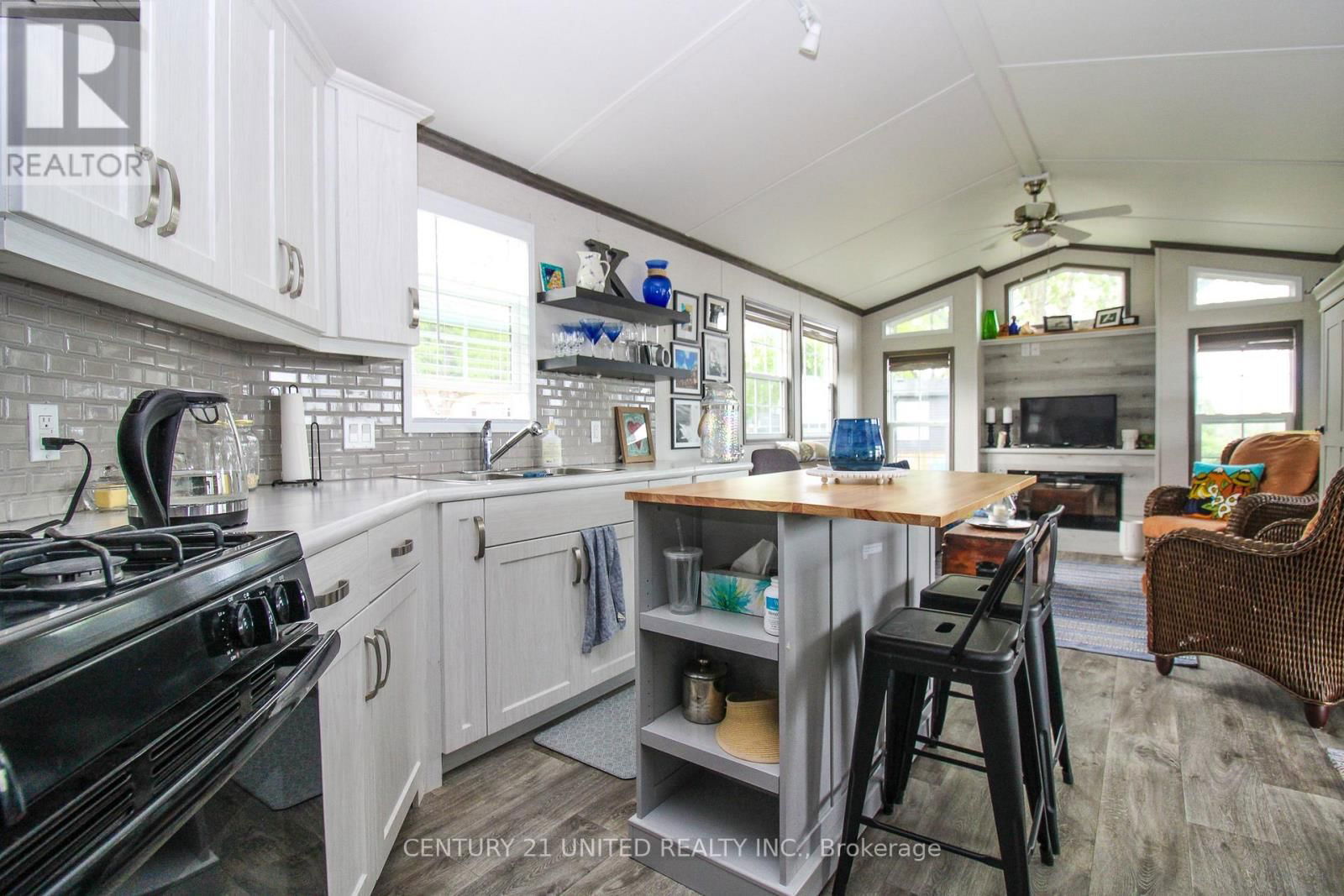 920 SKYLINE ROAD Image 22