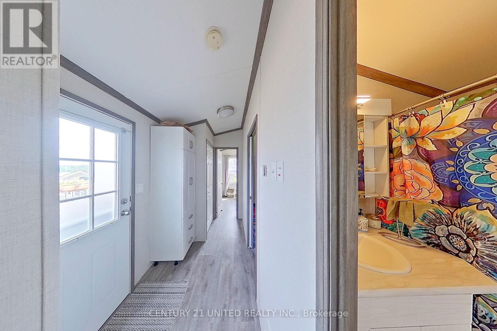 920 SKYLINE ROAD Image 24
