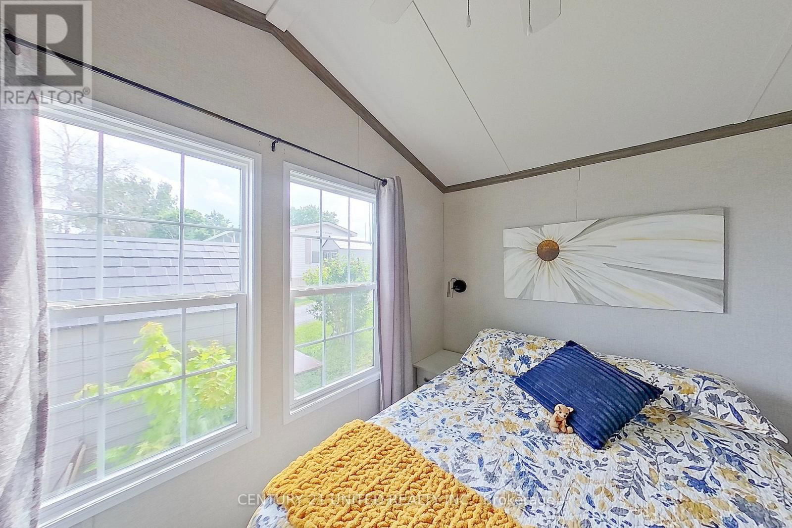 920 SKYLINE ROAD Image 30