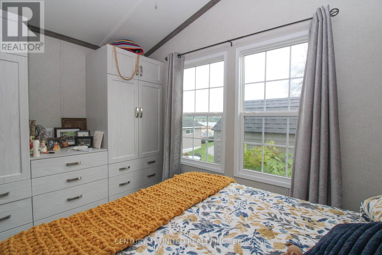 920 SKYLINE ROAD Image 31