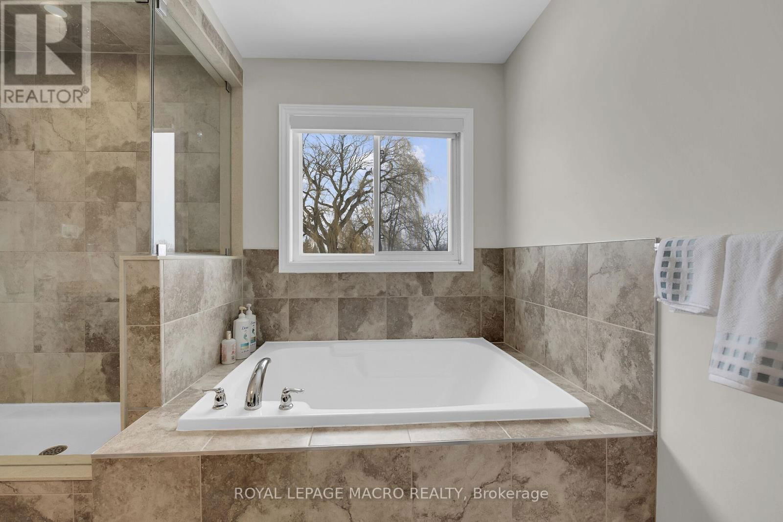 88 BELLROYAL CRESCENT Image 39