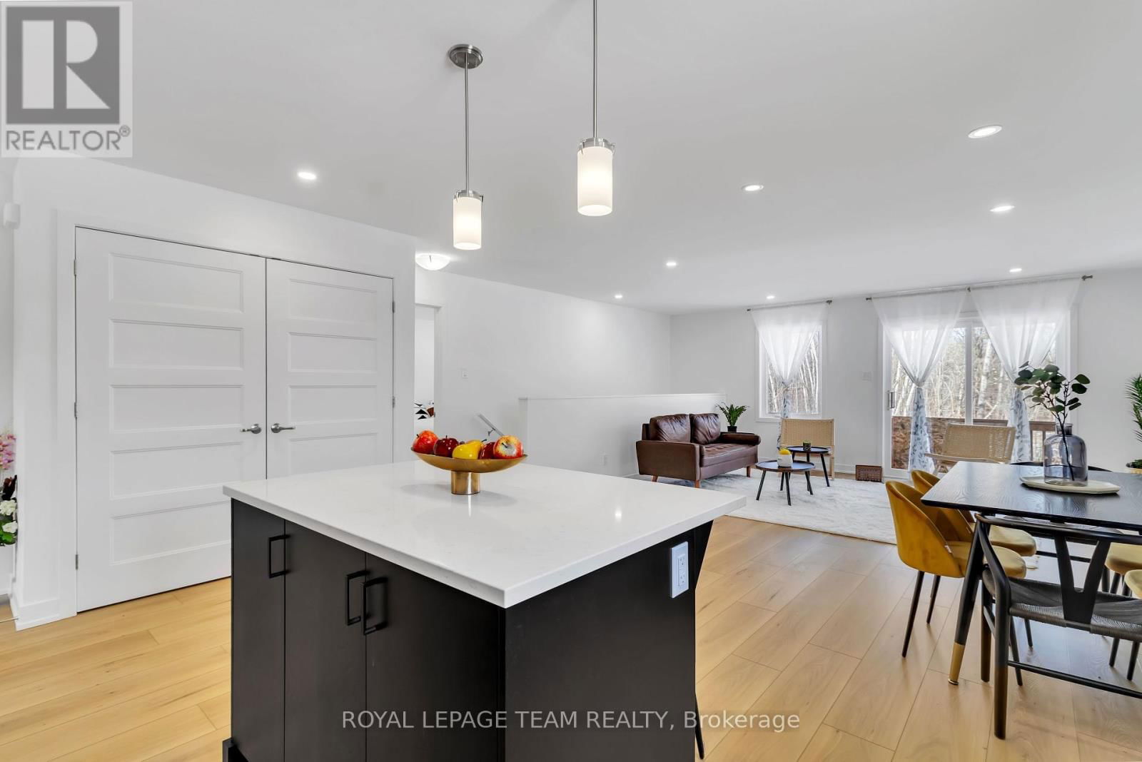 181 SEABERT DRIVE Image 14