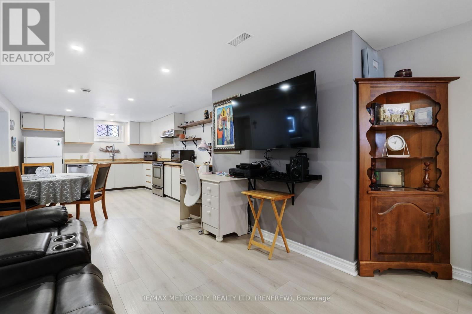 103 SIMPSON AVENUE Image 30