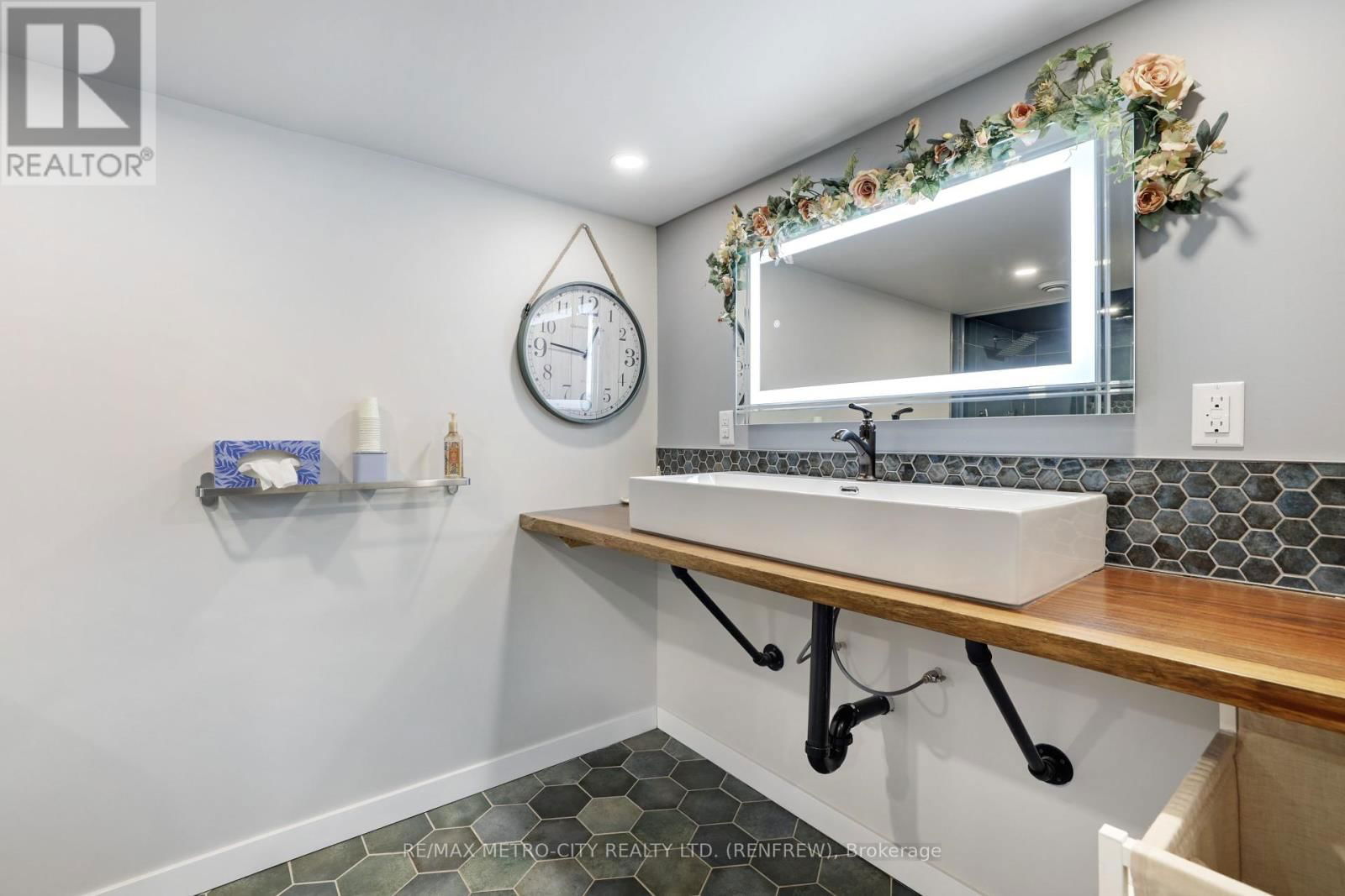 103 SIMPSON AVENUE Image 32