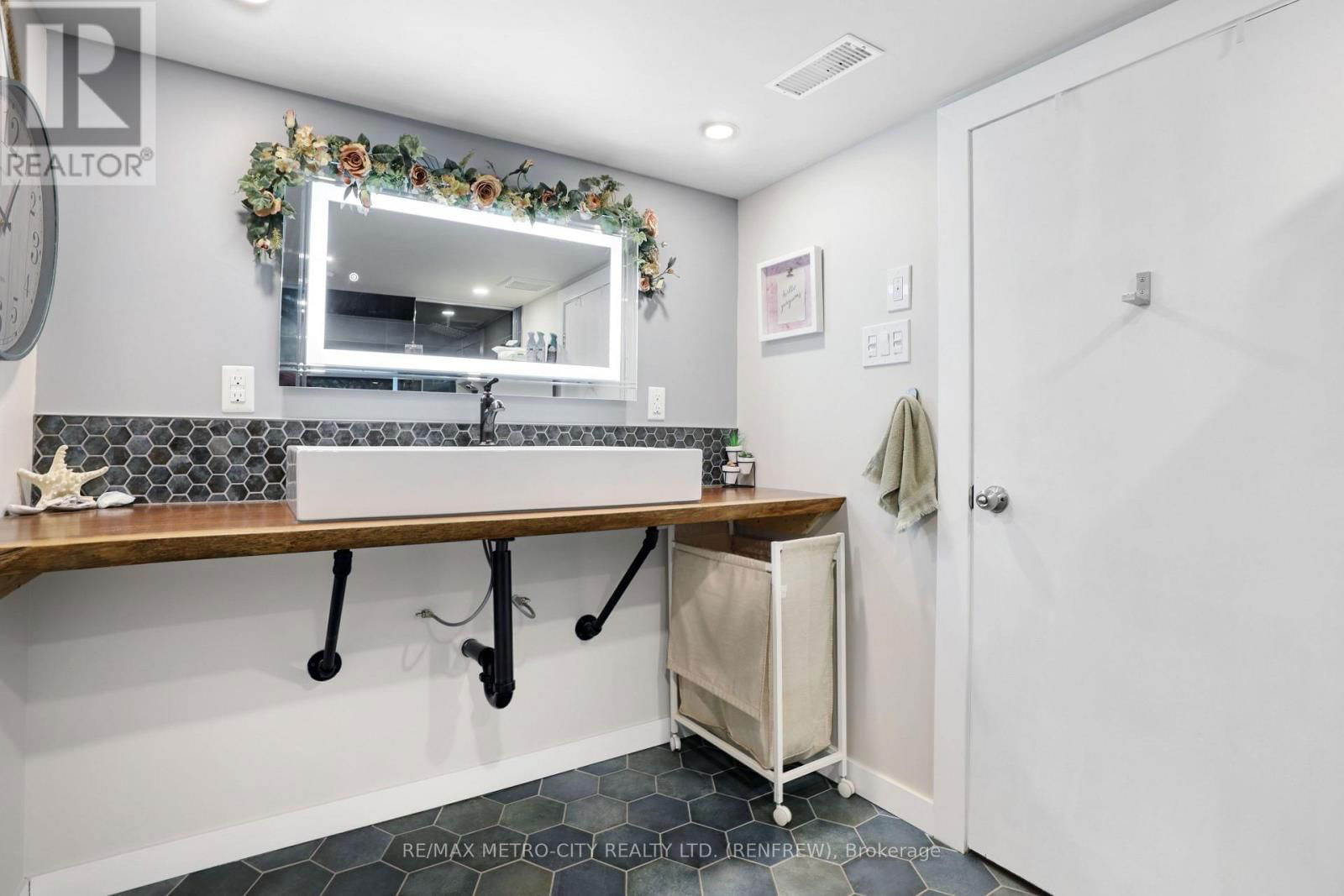 103 SIMPSON AVENUE Image 34