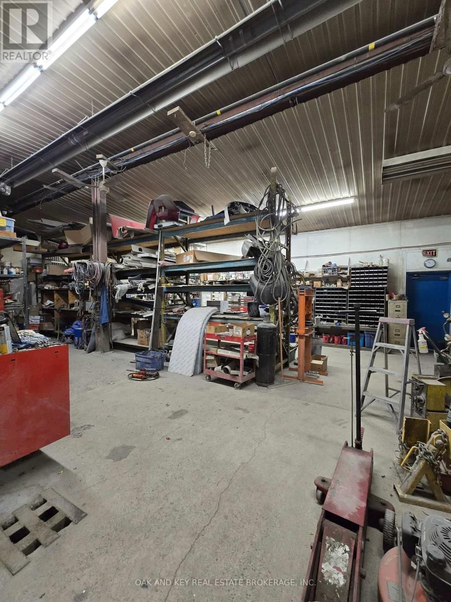 2811 CATHERINE STREET Image 11