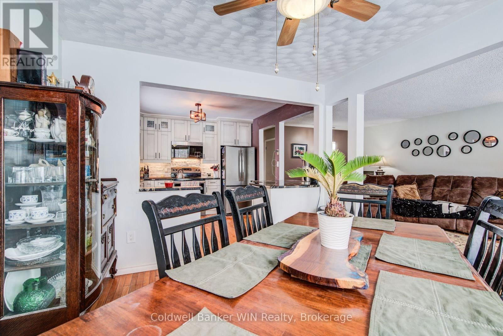 425 CLYDE STREET Image 12