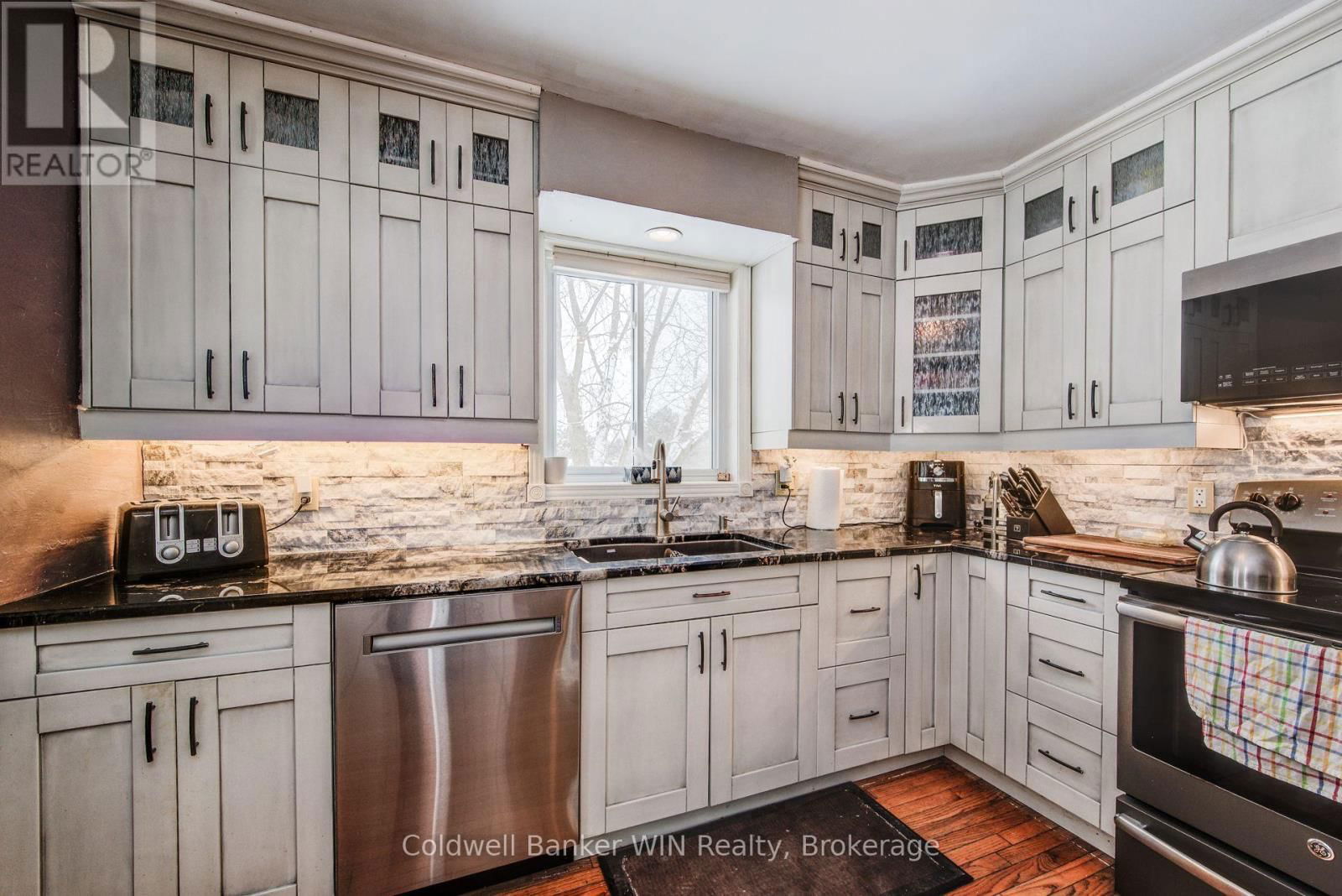 425 CLYDE STREET Image 14
