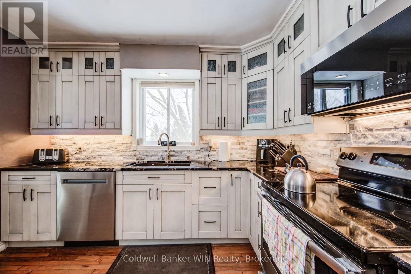 425 CLYDE STREET Image 16