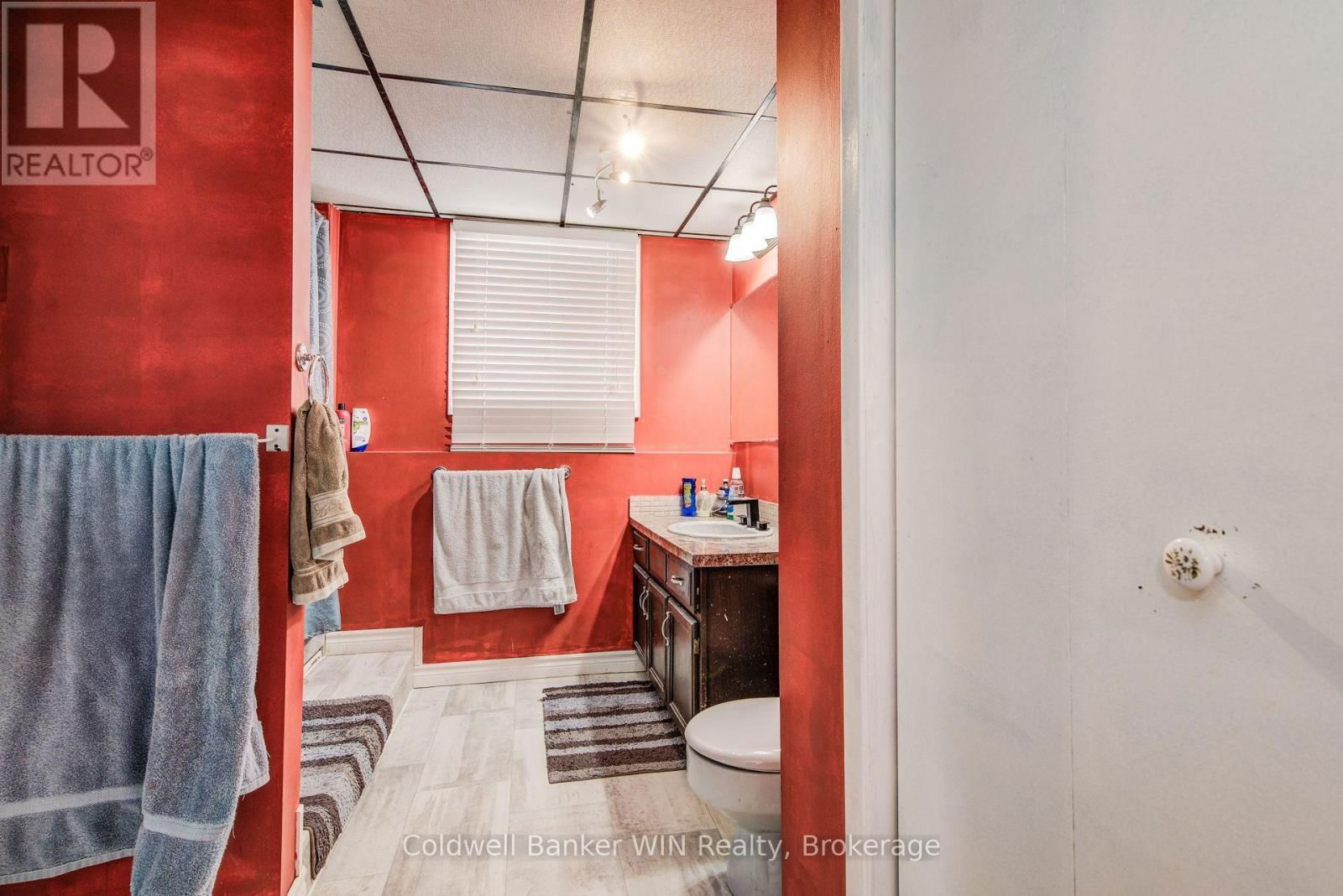 425 CLYDE STREET Image 31