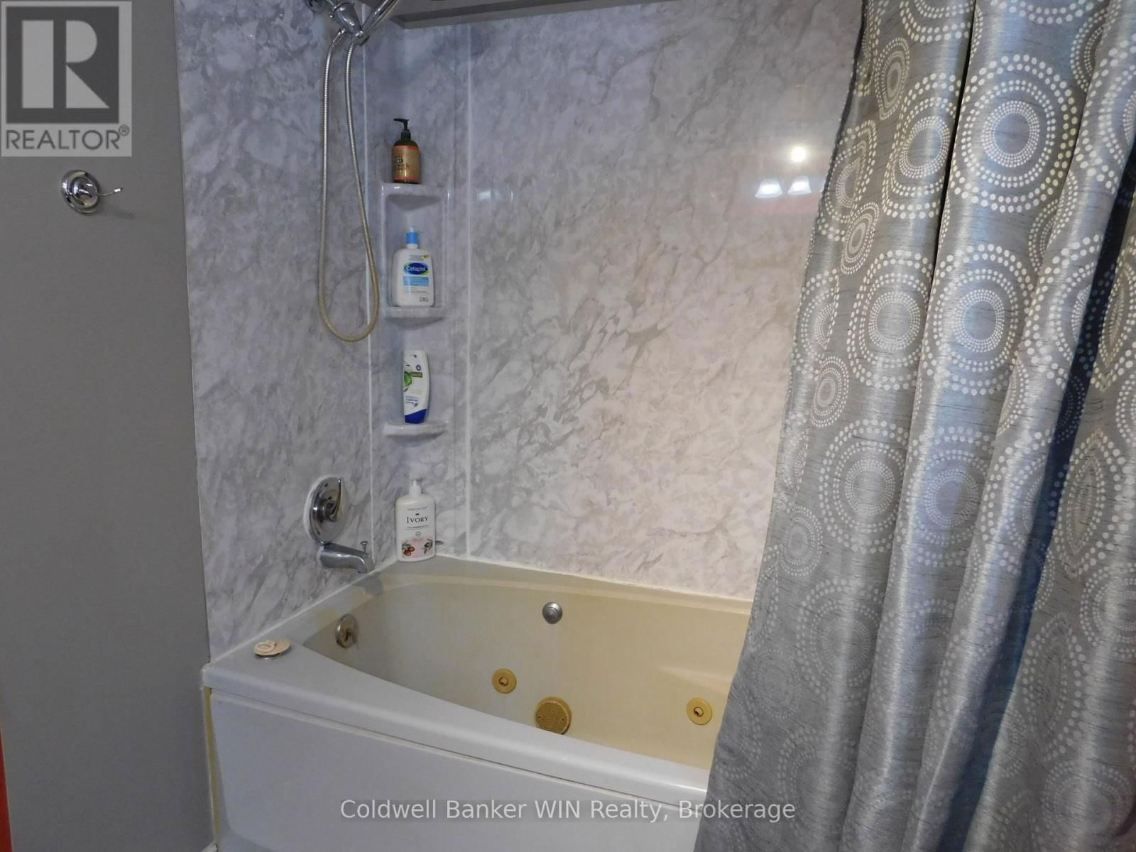 425 CLYDE STREET Image 33