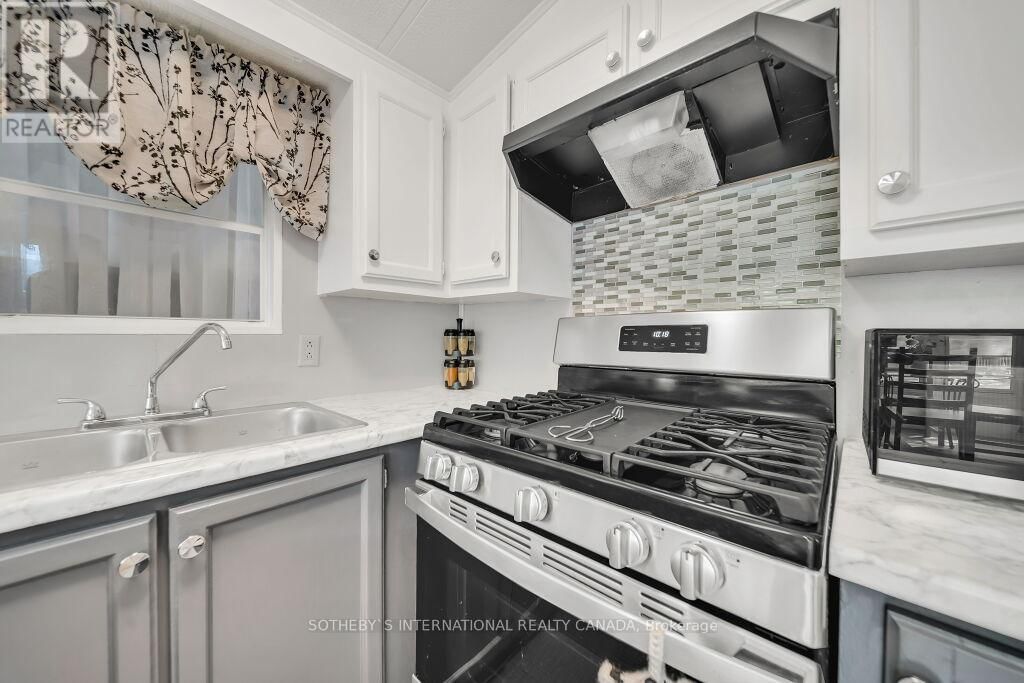 9 - 580 BEAVER CREEK ROAD Image 15