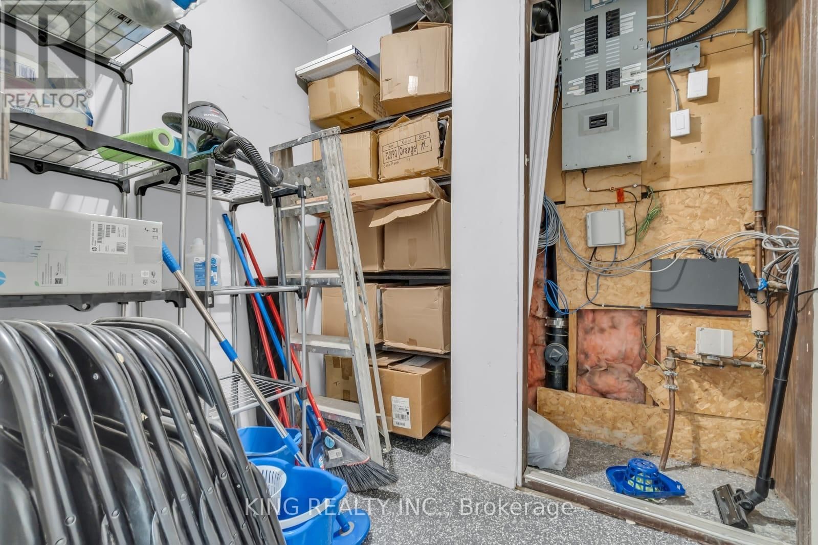 389 LYLE STREET Image 10